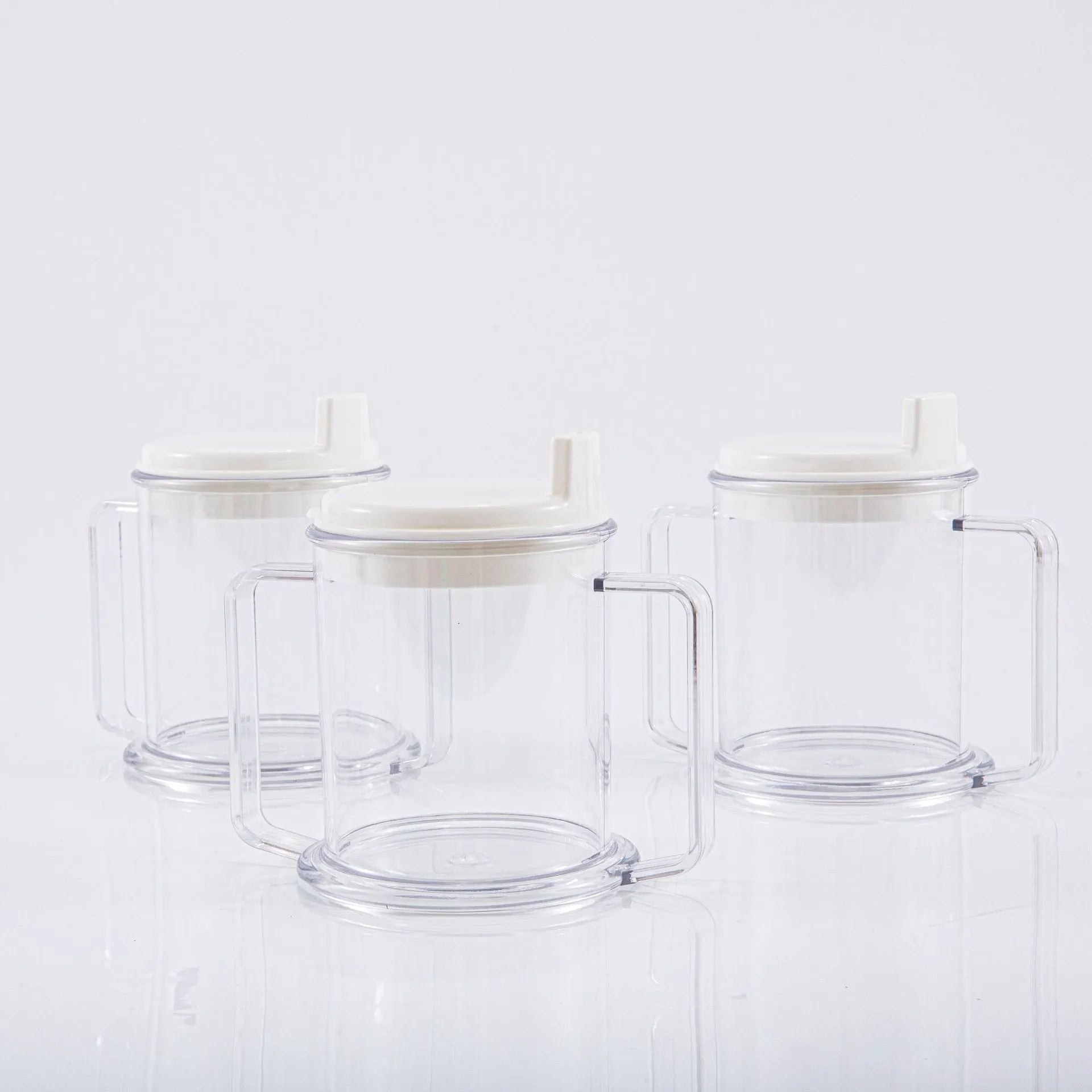 Transparent spill-proof drinking cup with 301-400ml capacity