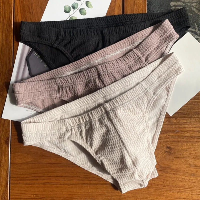 Men's triangle underwear briefs in pure cotton with mid-waist design and solid colour options