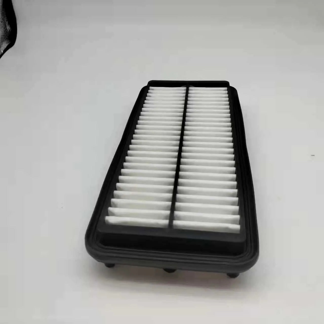 Black Hyundai car engine air filter with dimensions 256mm by 113mm by 40mm