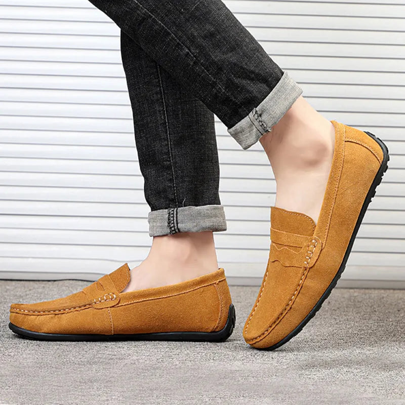 Men's solid-colour suede slip-on loafers with round toe and rubber sole