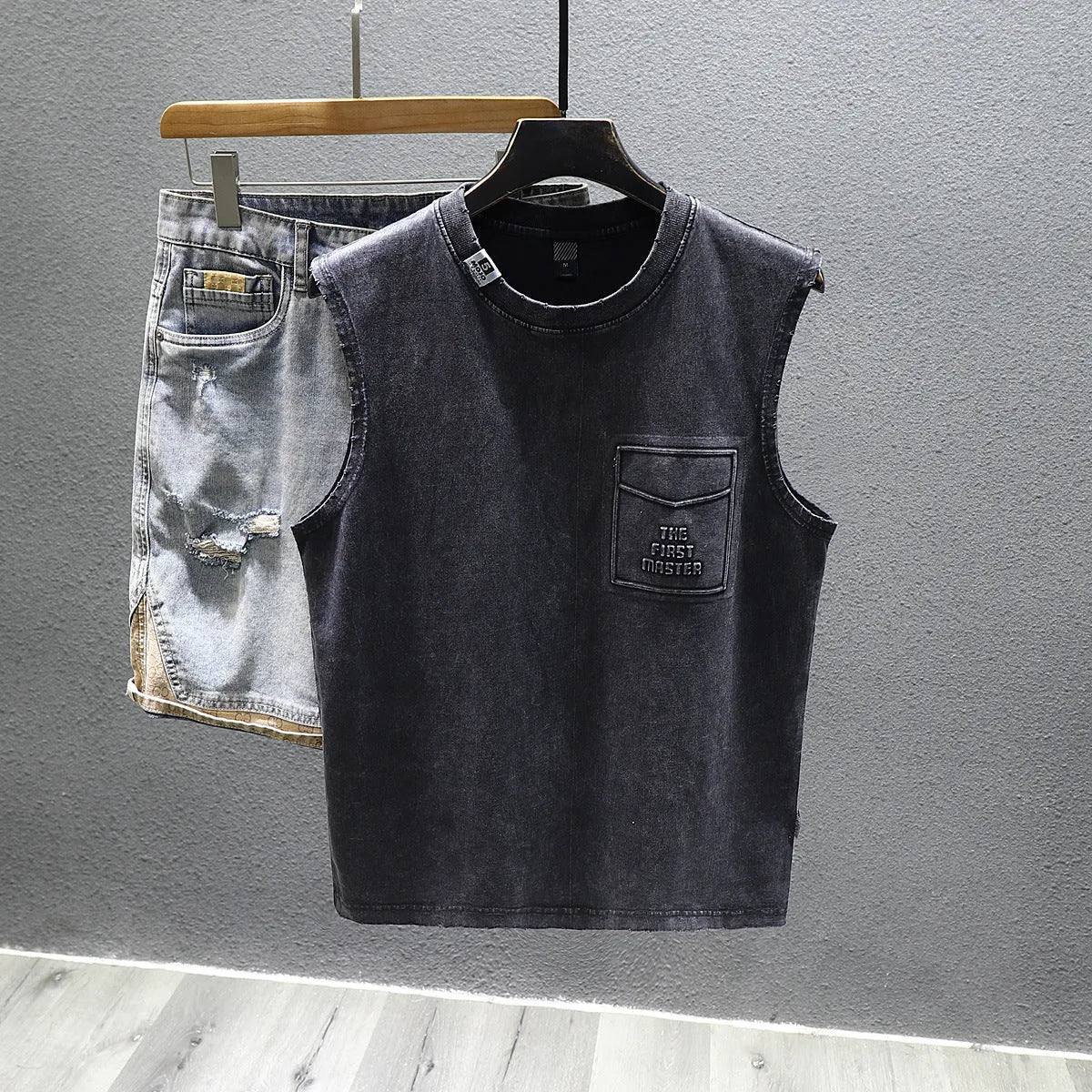 Solid colour cotton sleeveless fitness t-shirt showing loose fit and straight hem design