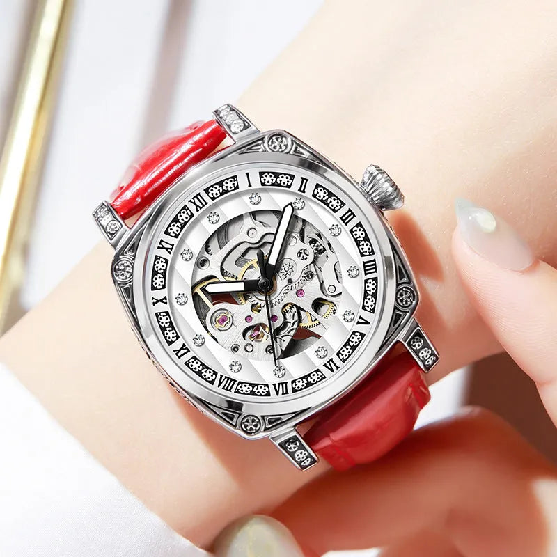 Men's mechanical wristwatch with luminous markers on leather strap