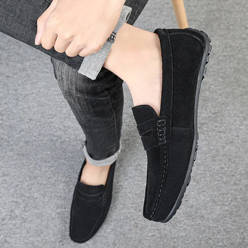 Men's solid-colour suede slip-on loafers with round toe and rubber sole