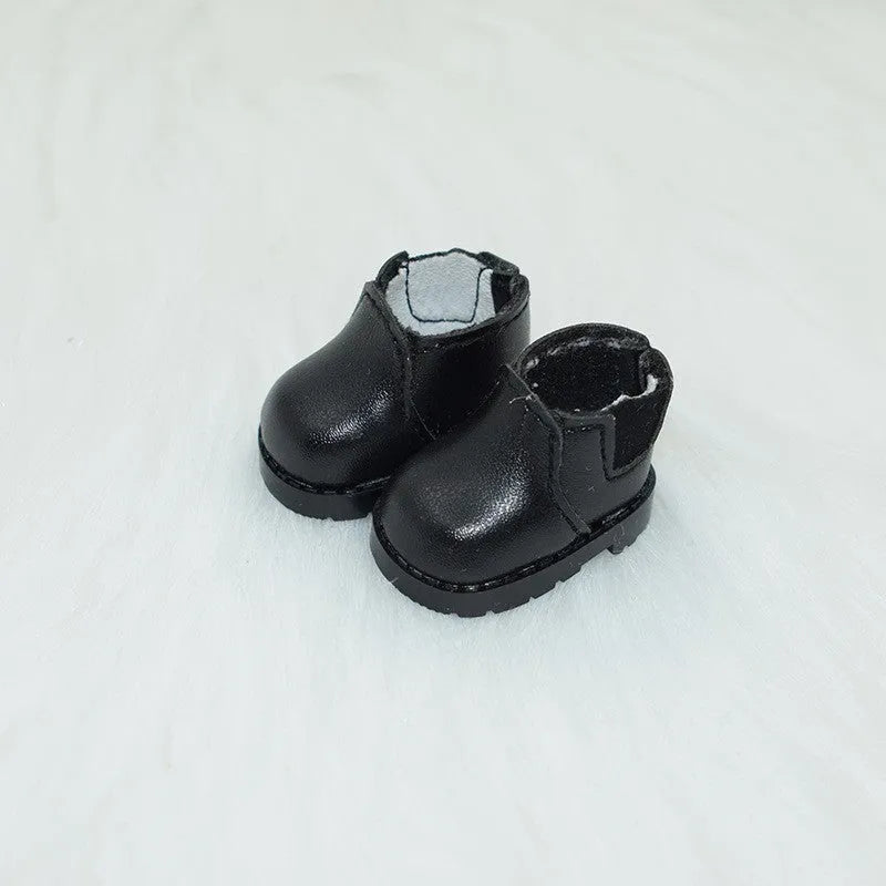 Set of miniature doll replacement shoes in various styles and colours for 17cm scale figures.