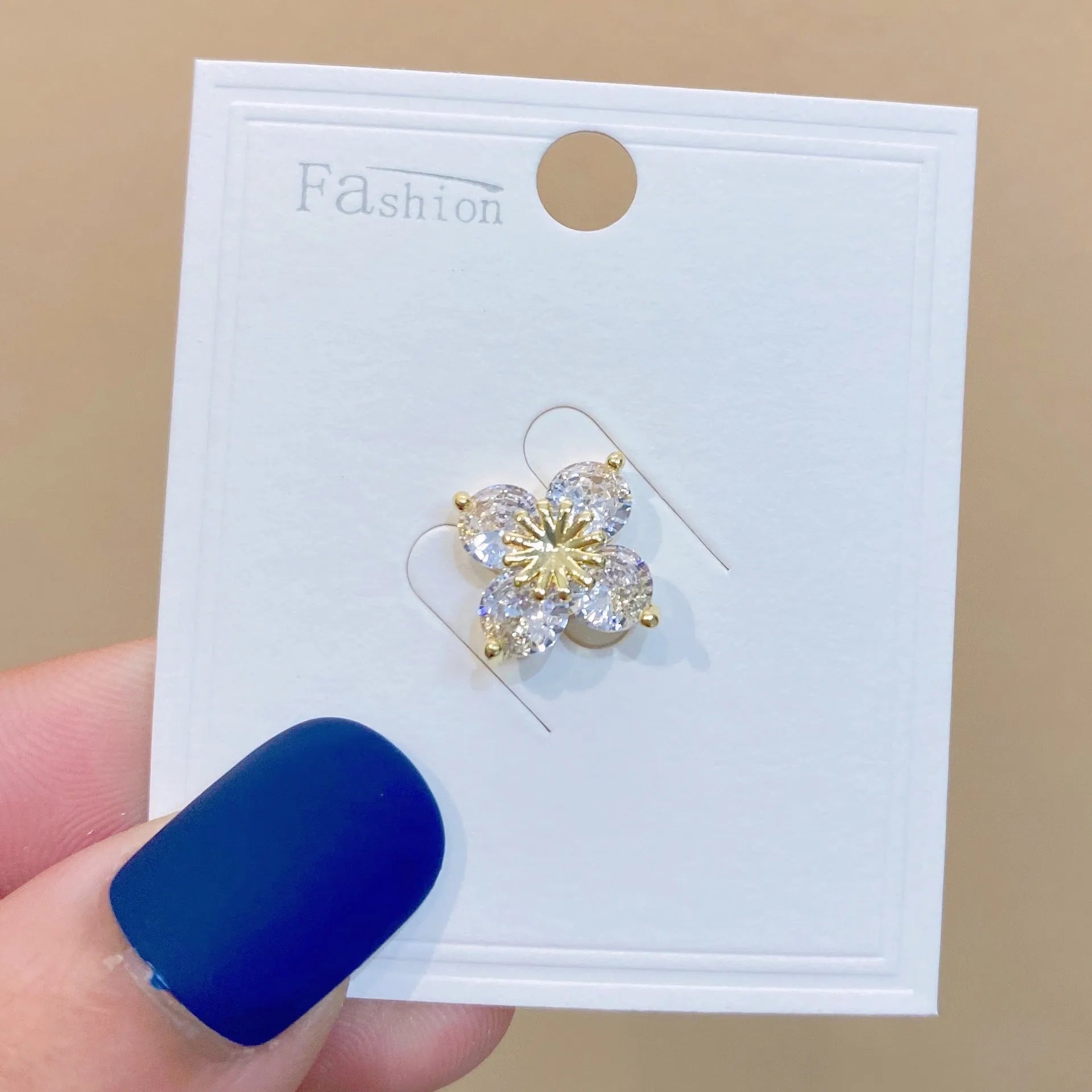 Japanese cute style fixed brooch for women in electroplated copper with geometry shape