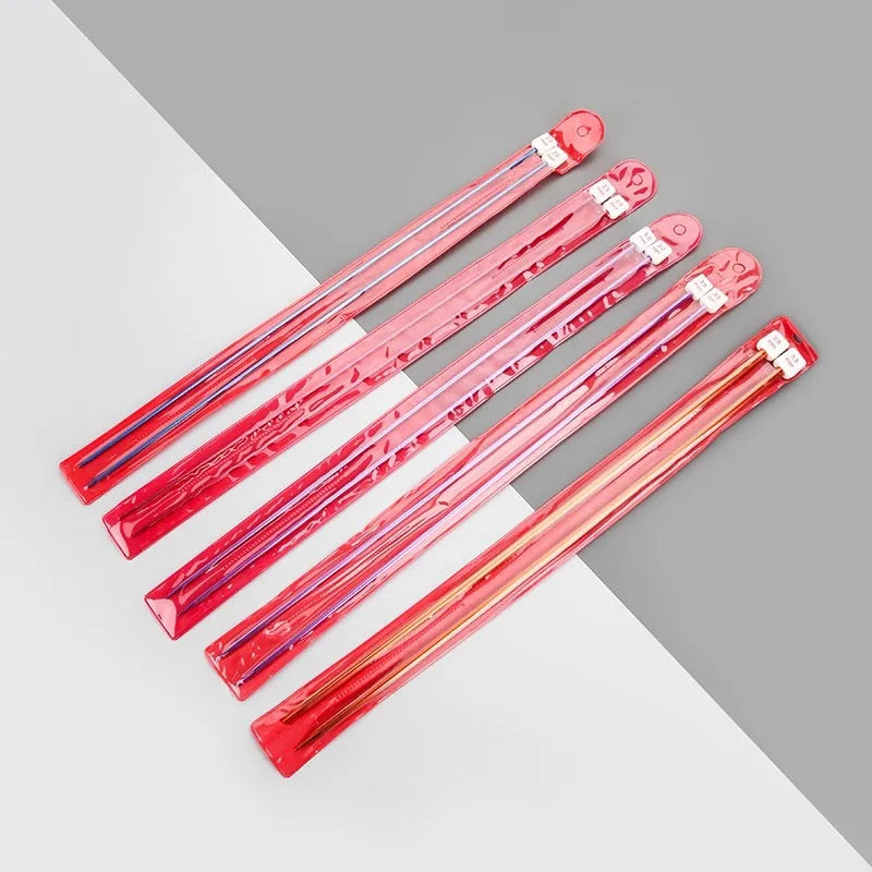 Set of aluminium crochet hooks with silicone grips showing various sizes from 2.0mm to 10.0mm.