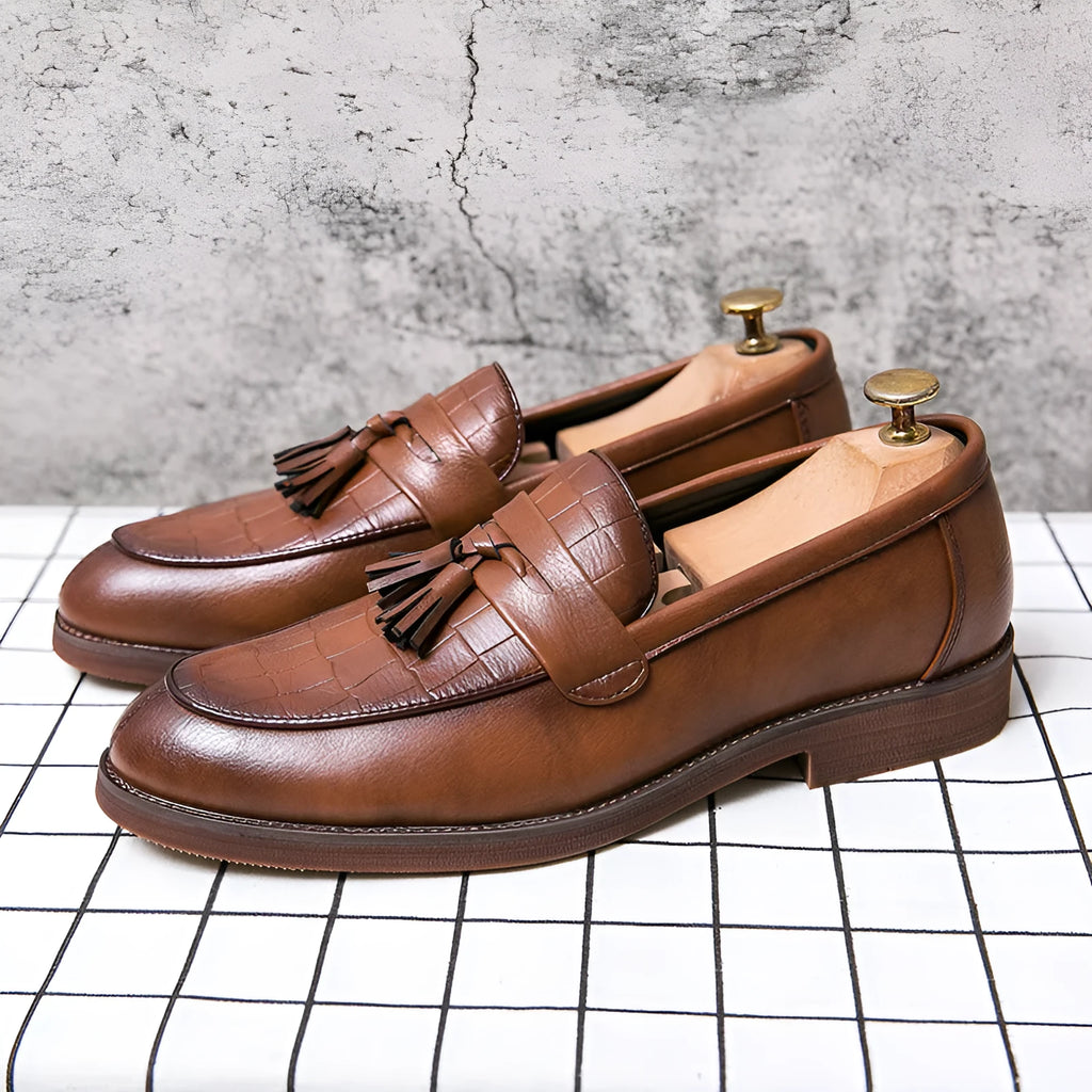 Men's spring leisure artificial PU leather shoes with sewing thread detail, low-top round toe, in black G576 and brown G576