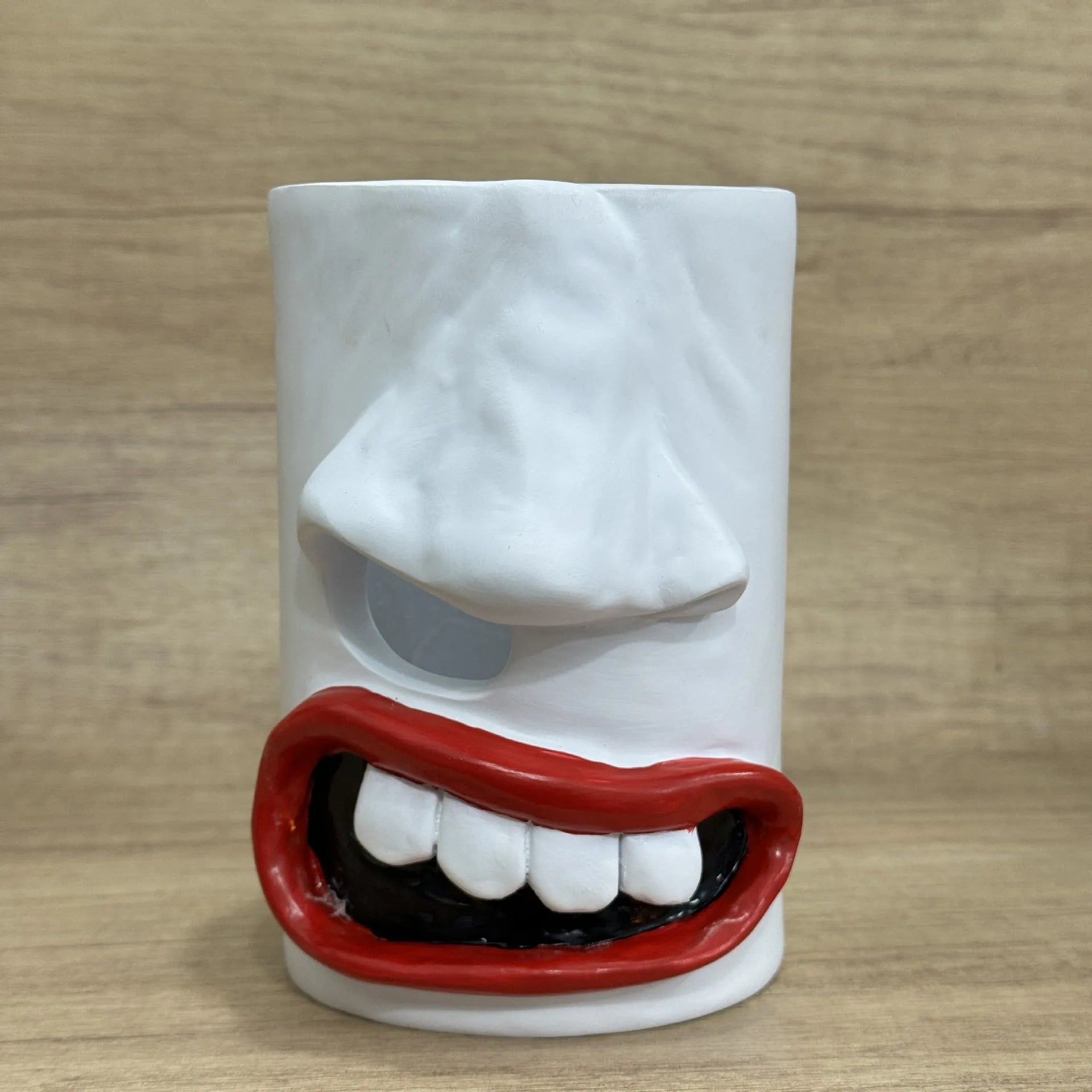 Resin tissue box cover desktop ornament in American style with humorous design measuring 8.5cm by 14.6cm