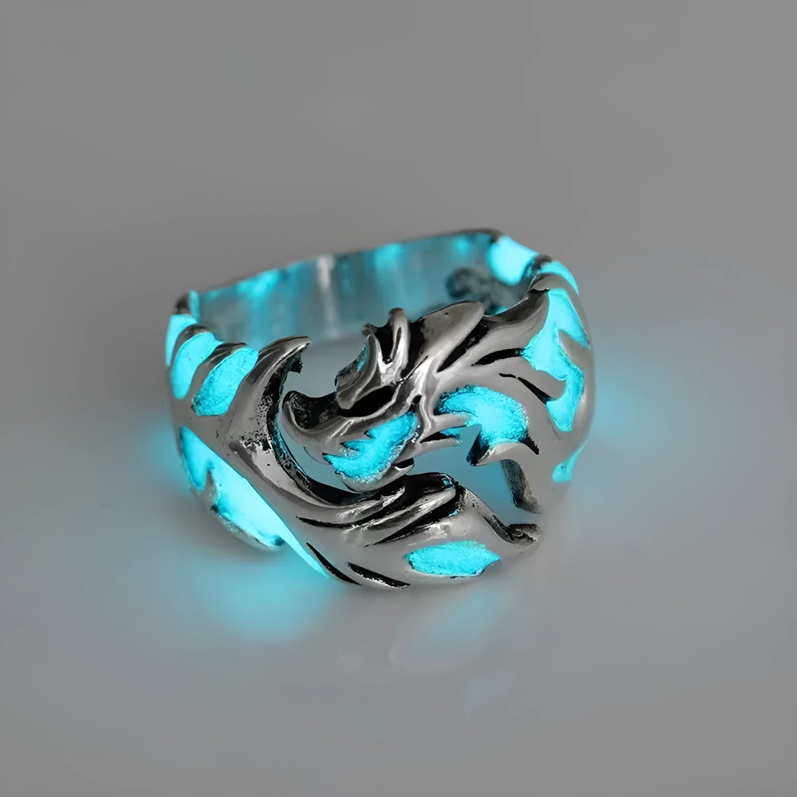 Adjustable Chinese-style dragon ring with luminous pattern in antiqued silver blue and green colours