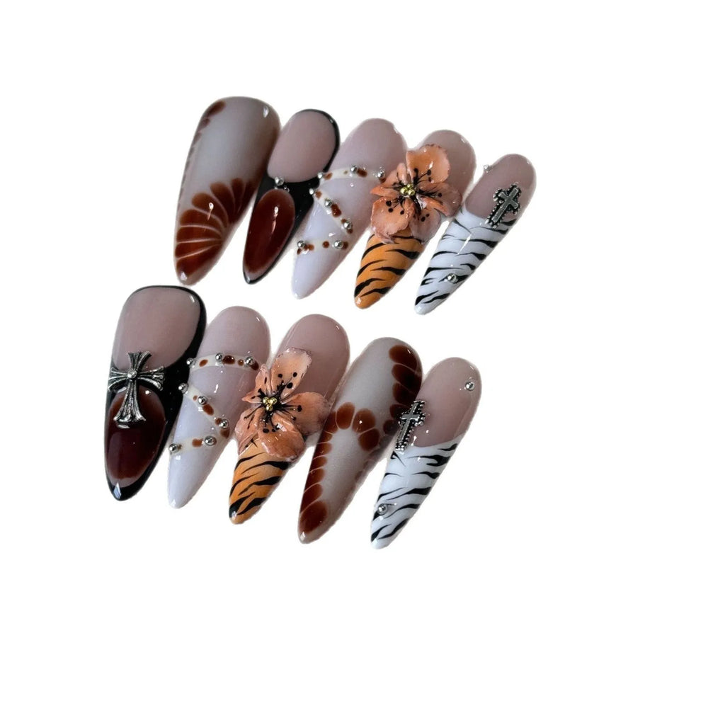 Leopard print artificial nail stickers with French tip design in sizes XS, S, M, L.