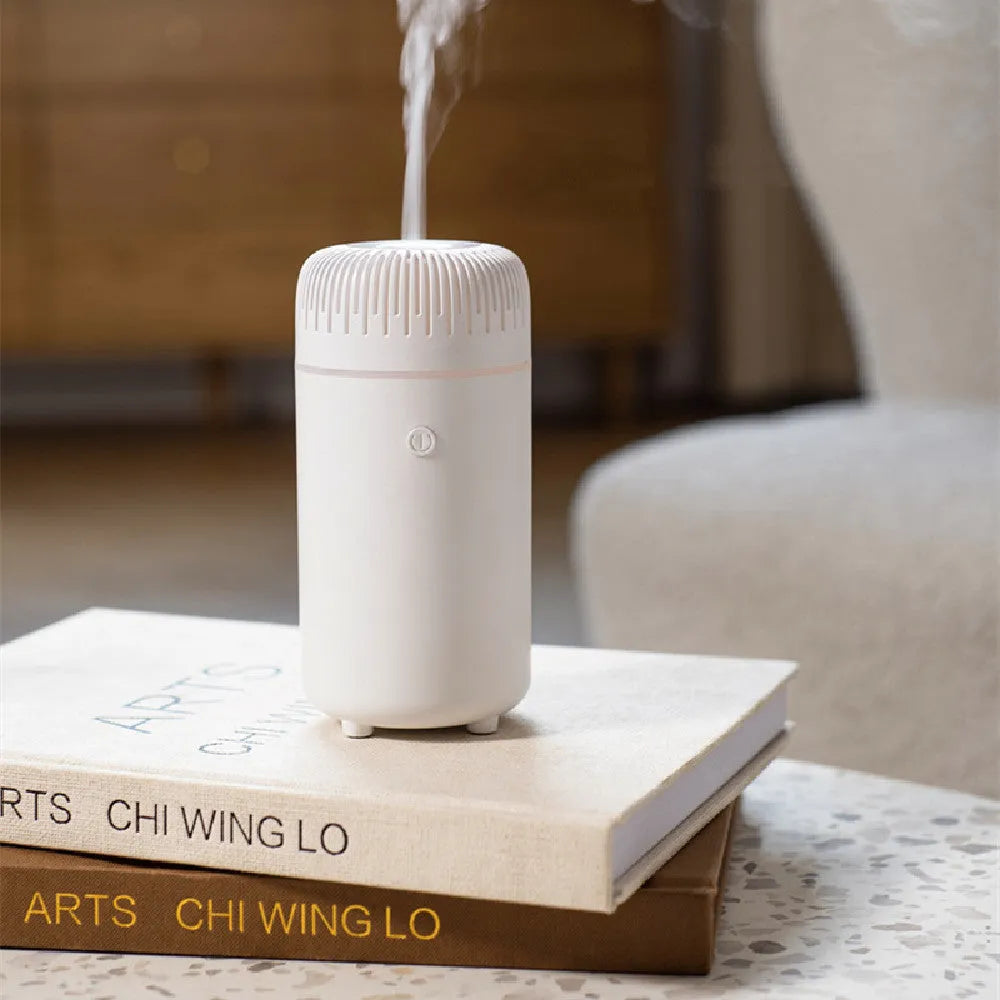 Compact white USB humidifier with 100ml capacity and 69 x 139mm dimensions