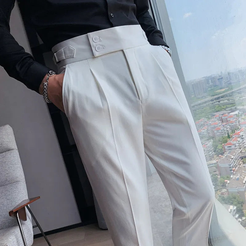 Straight leg casual trousers in solid colours with straight cut silhouette and polyester fabric