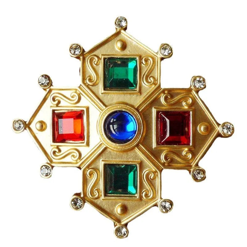 Retro baroque vintage brooch in zinc alloy with diamond shape, shown in multiple size options