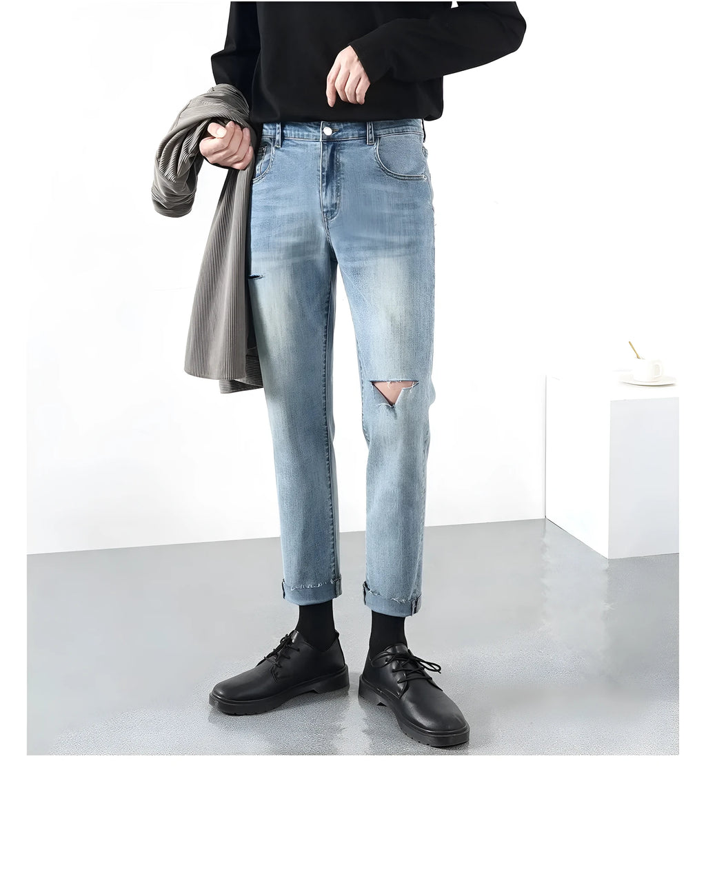 Men's light summer ripped jeans in blue regular denim with microelastic stretch and distressed detailing