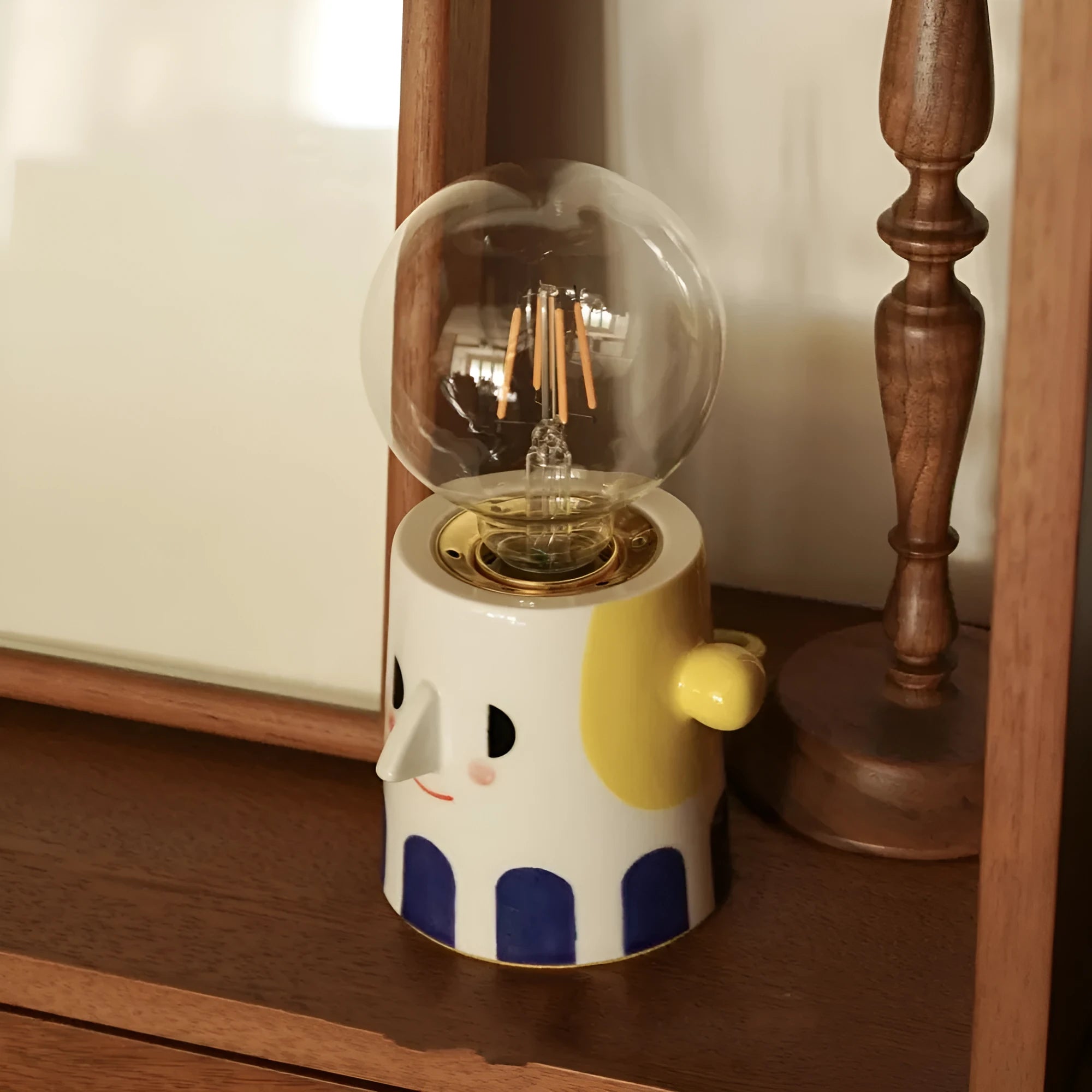 Handmade ceramic table lamp with ball headlight design for bedside and birthday decoration