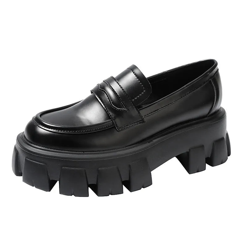 British style wide fit loafers in patent leather with rubber soles and shallow opening