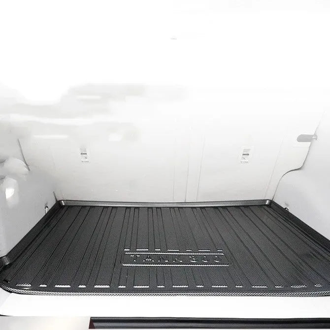 Black TPE car trunk pad with a carbon fibre pattern, designed for special car model tailboxes.