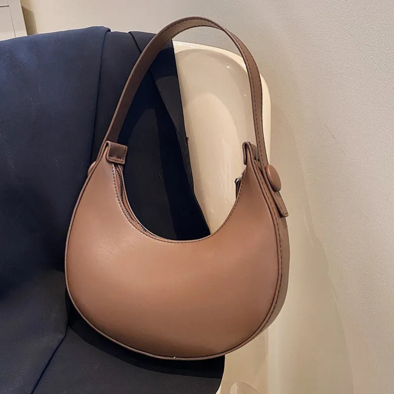 Retro women's dumpling-shaped shoulder bag in PU leather with zippered pocket