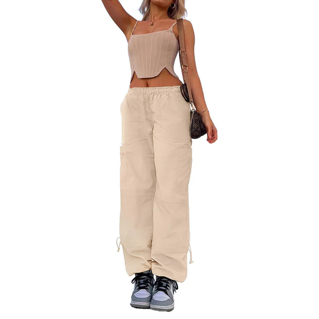 Multi-pocket cargo trousers in loose fit with mid-rise waist, available in multiple colours