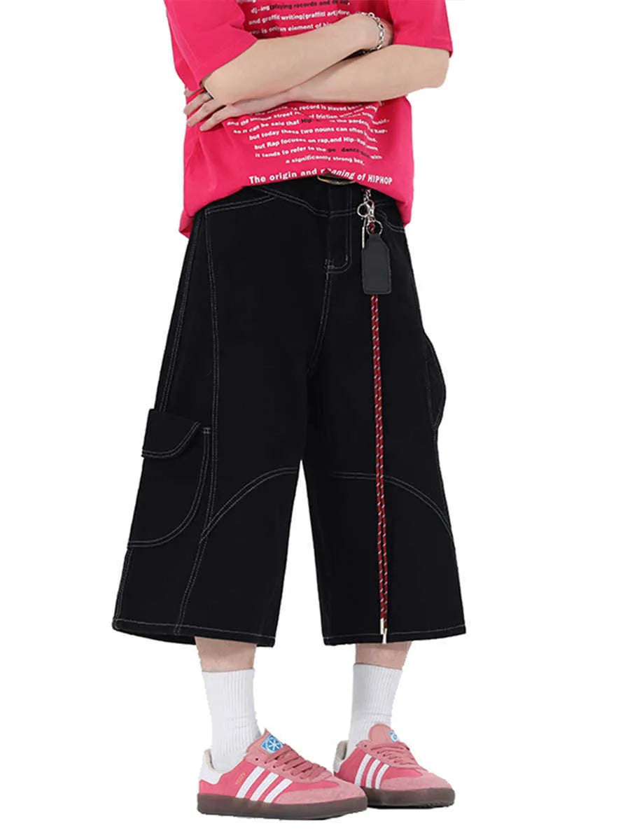 Multi-pocket denim workwear shorts in wide leg cropped style with zipper fly, available in red and black colours