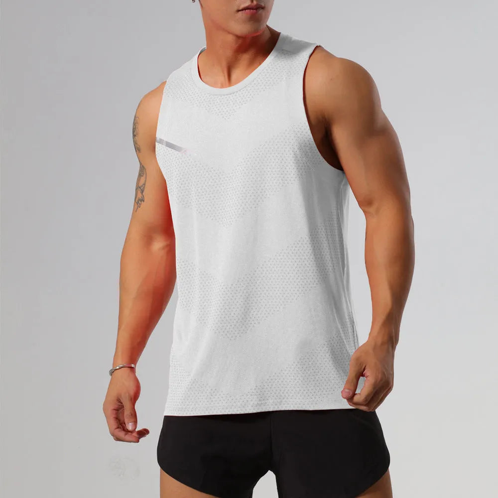 Men's quick-drying polyester sports tank top in various colours for summer outdoor activities