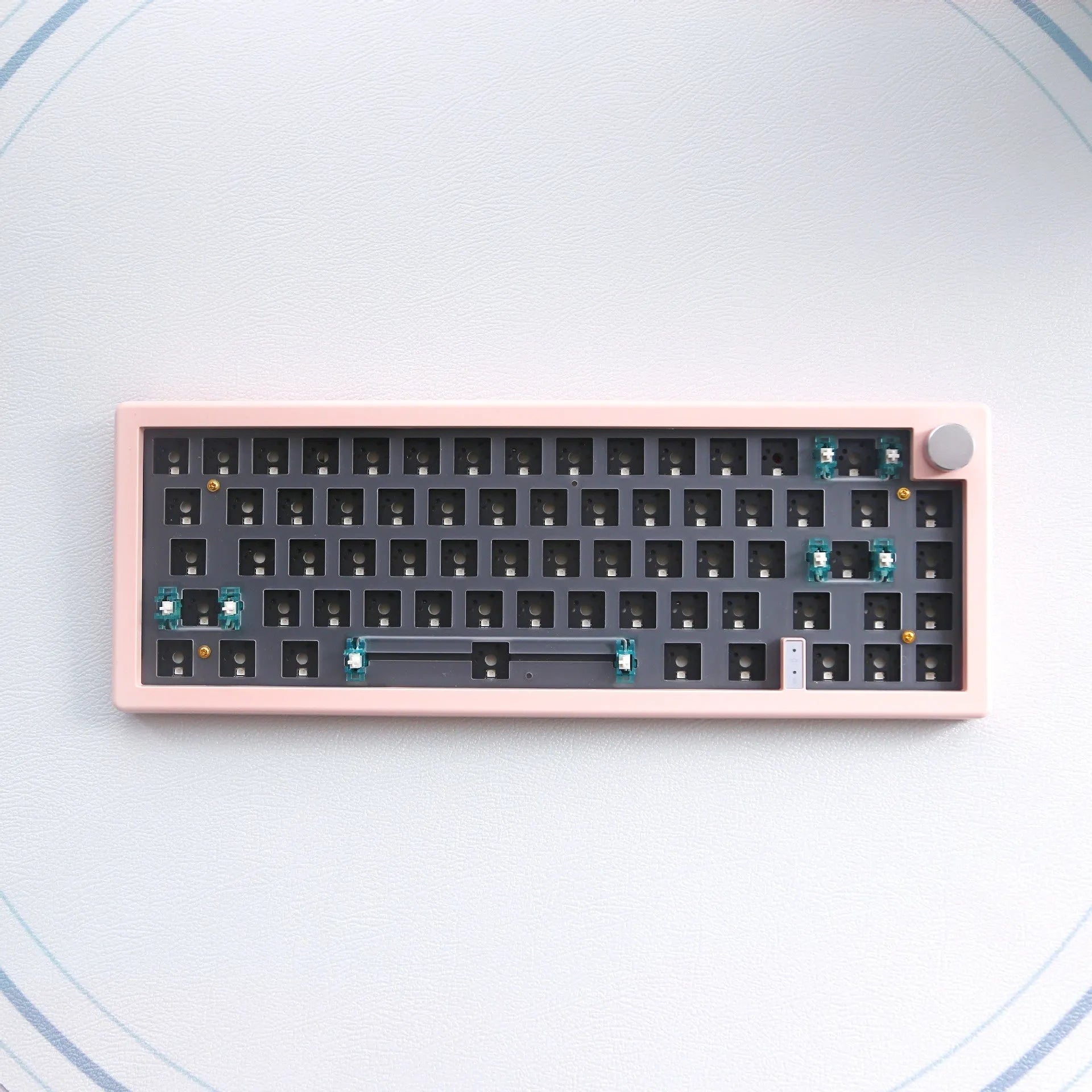 DIY hot-swappable RGB mechanical keyboard kit with knob support in seven colour options