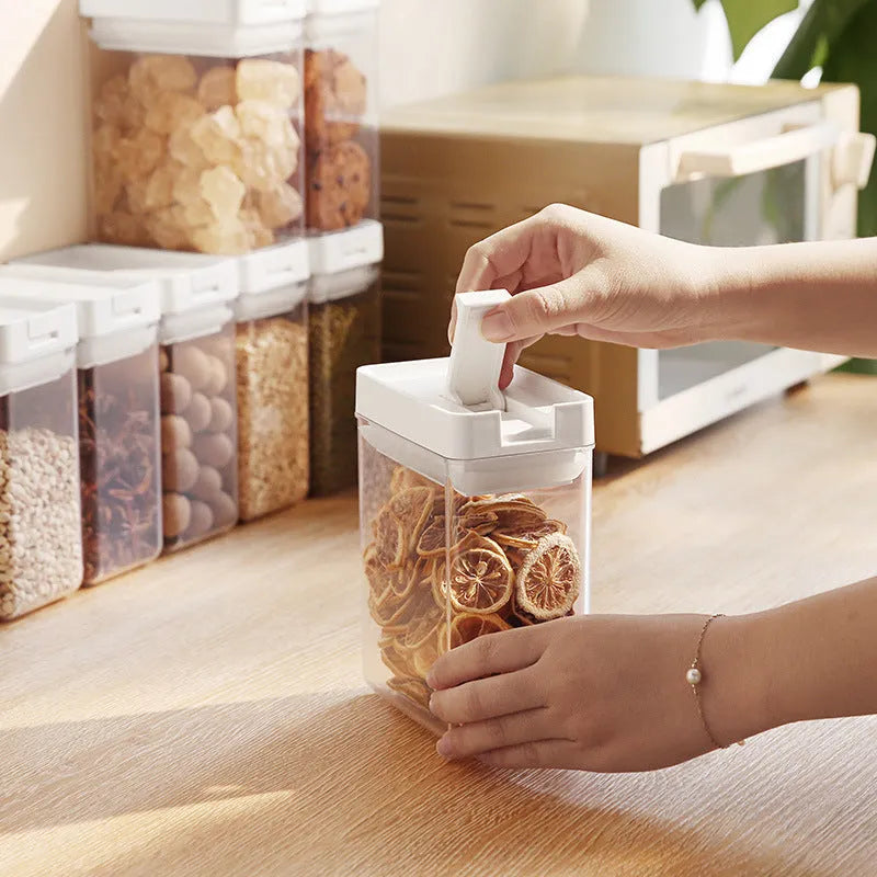 White transparent plastic grain storage container with lid, 400ml capacity.