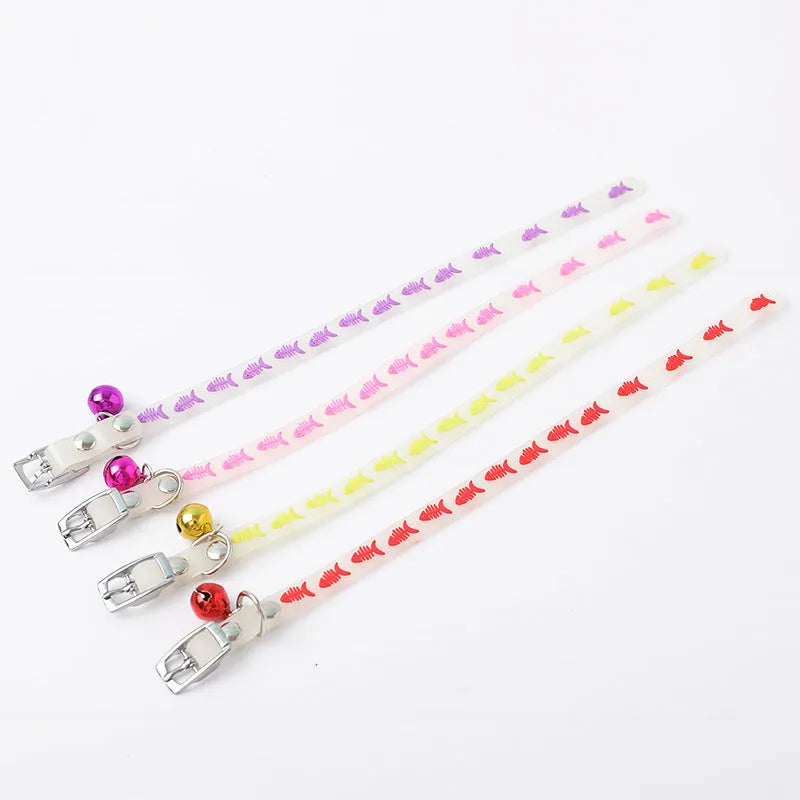 Luminous cat collar with adjustable silicone chain and metal bell in paw print pattern