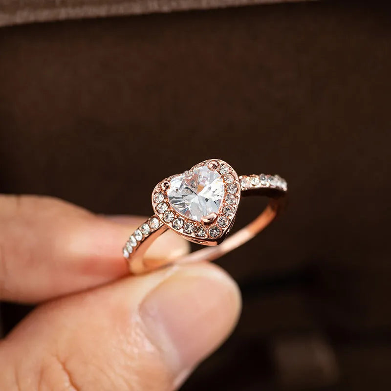 Heart-shaped crystal ring in electroplated white copper with rose gold or silvery colour option