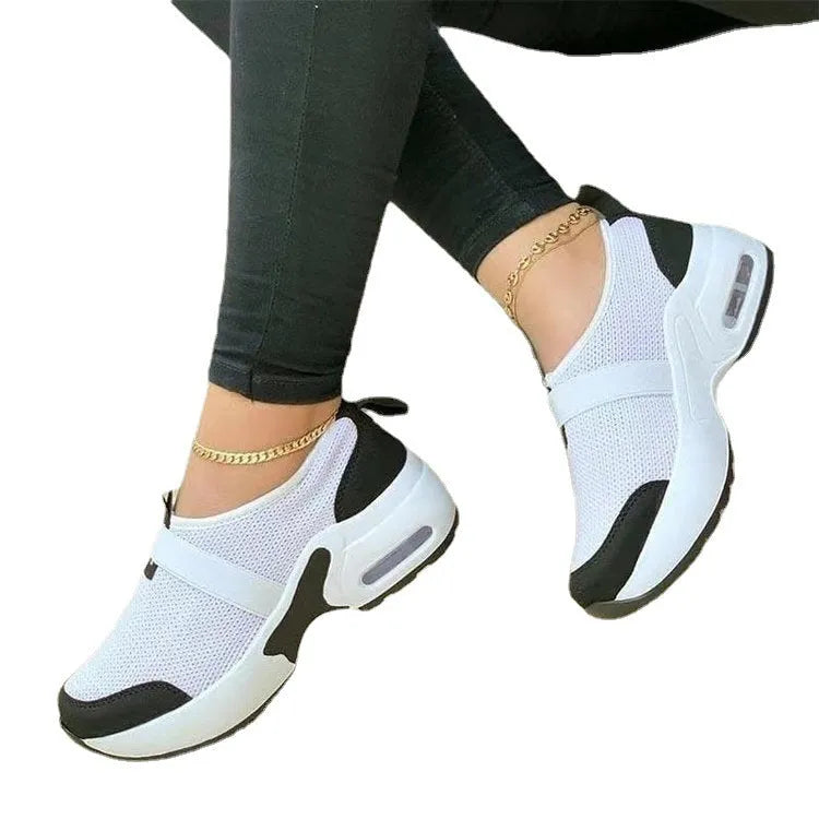 Women's flat mesh sneakers in light grey with round toe and non-slip rubber sole