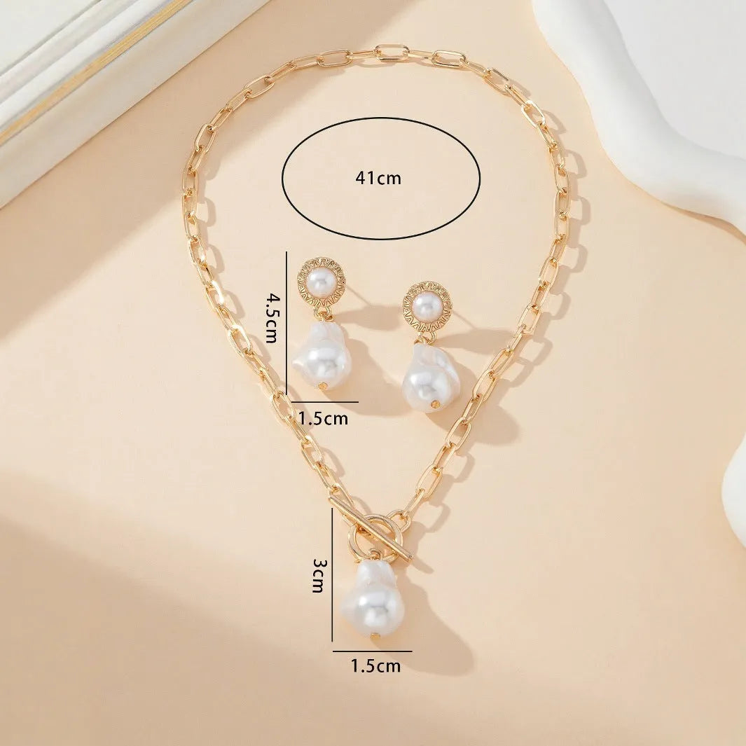 Gold colour retro baroque pearl pendant necklace and matching ear stud set for women