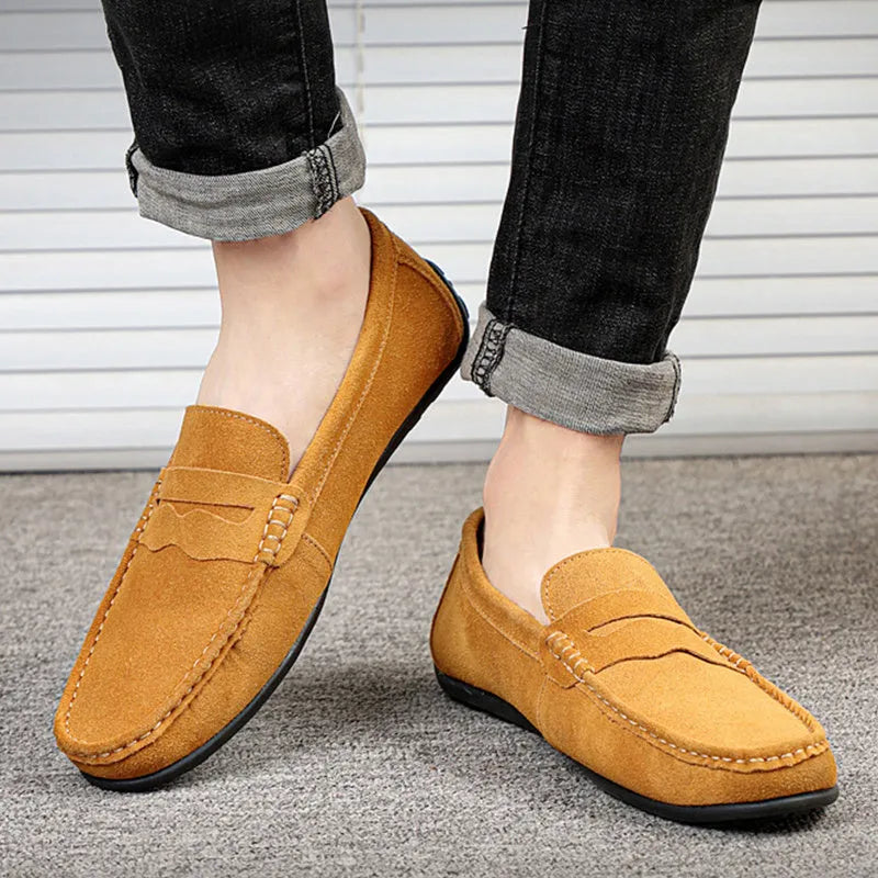 Men's solid-colour suede slip-on loafers with round toe and rubber sole