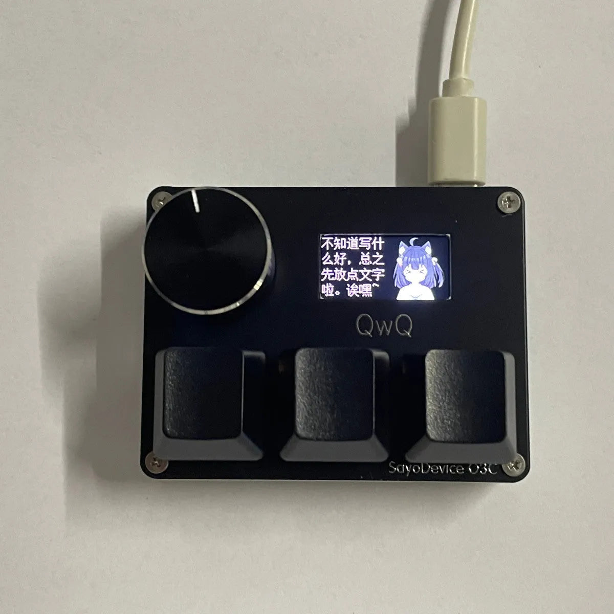Hall effect magnetic axis numeric keyboard with IPS screen, programmable knob, and RGB backlighting