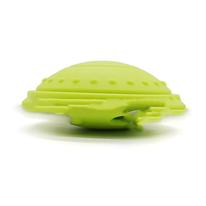 Pet drop-resistant silicone slow feeder frisbee in black, 120mm size, on white background
