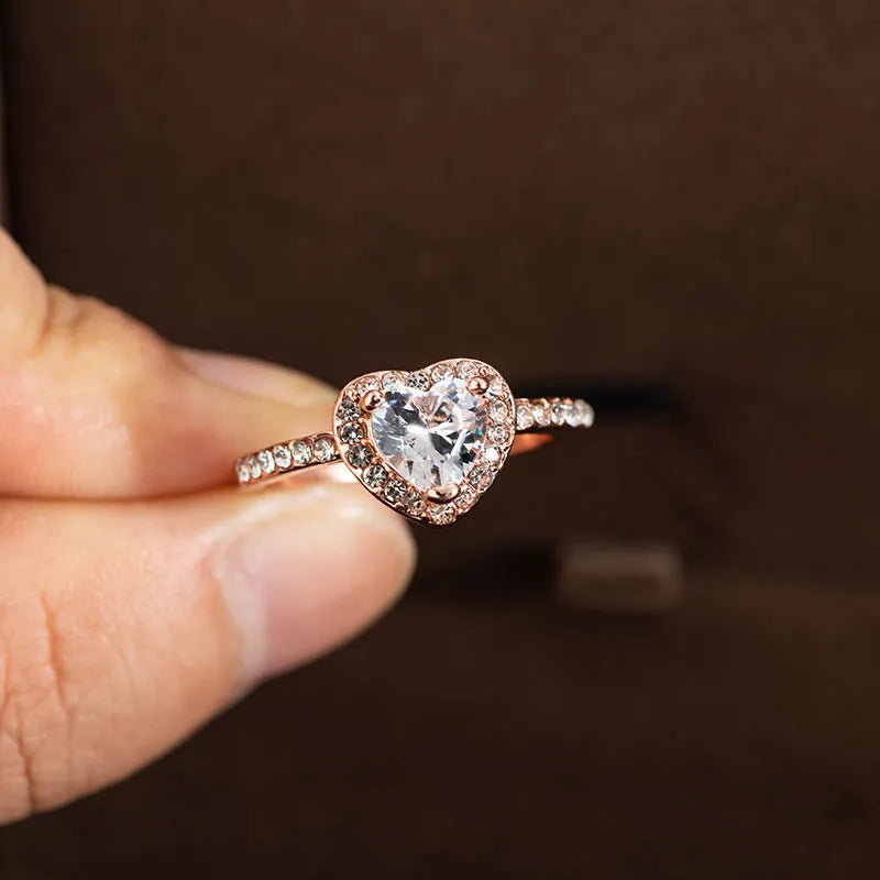 Heart-shaped crystal ring in electroplated white copper with rose gold or silvery colour option