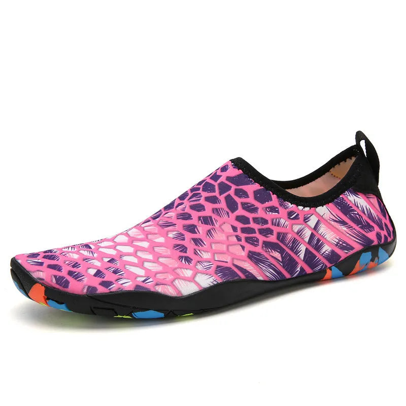 Beach wading shoes in camouflage colour with Lycra upper and EVA midsole for water activities.