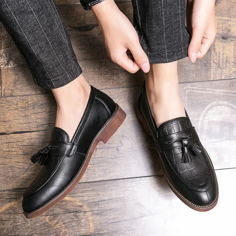 Men's spring leisure artificial PU leather shoes with sewing thread detail, low-top round toe, in black G576 and brown G576