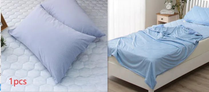 Blue Japanese cooling blanket with Q-Max fibres laid flat on a bed.