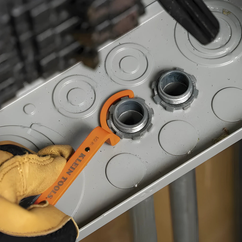 Crescent magnetic suction wrench set showing orange, grey, and black tools with catheter locking mechanism