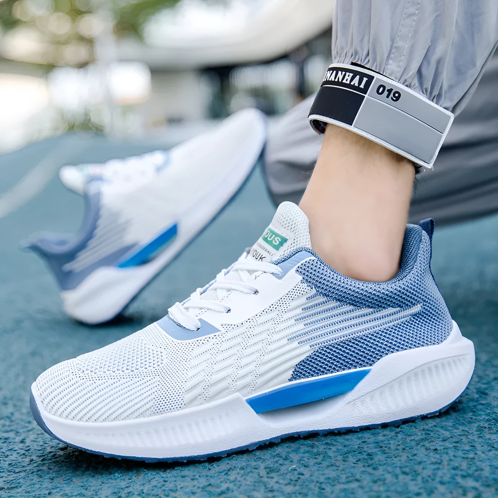 Men's blue mesh casual shoes with cloth upper and plastic sole