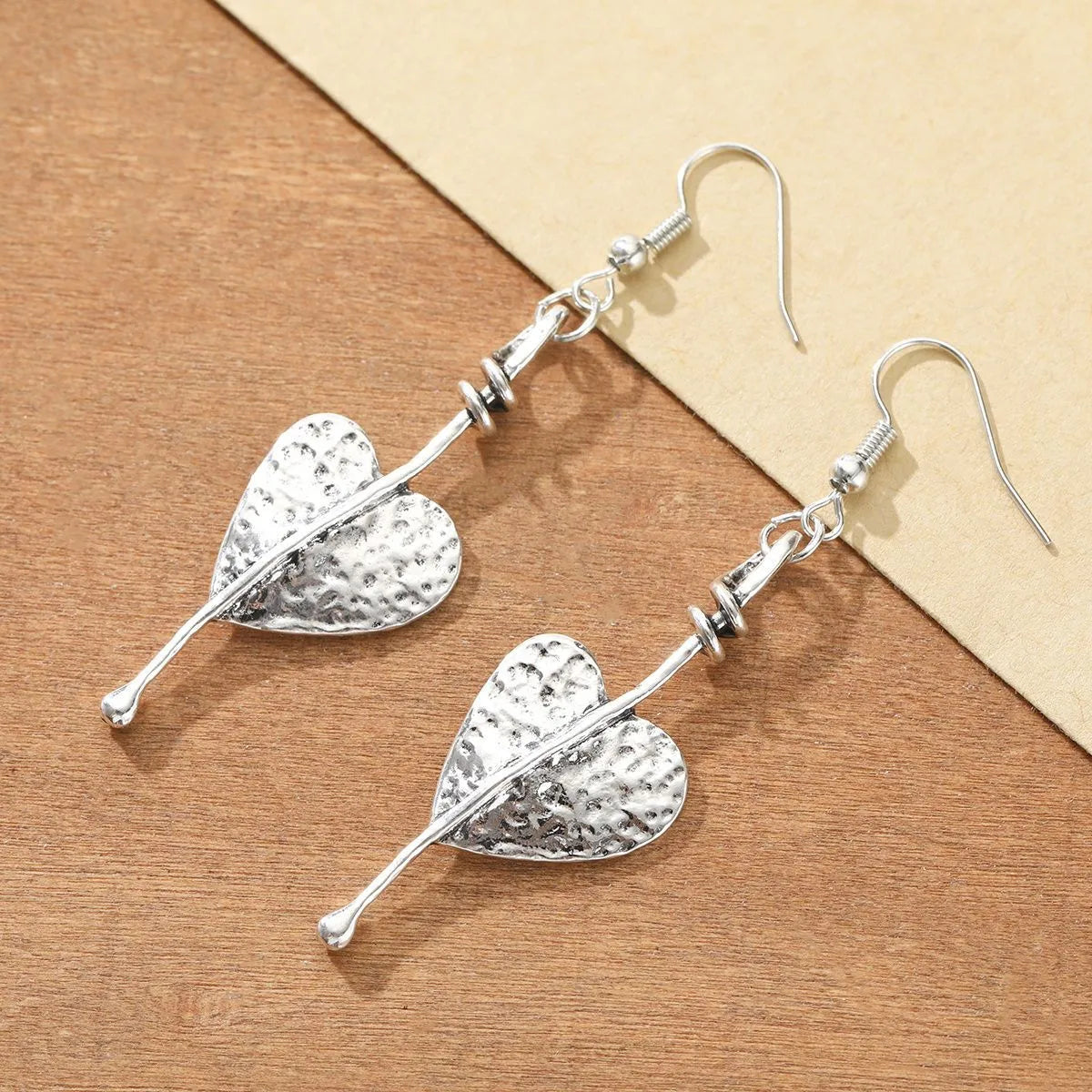 Retro minimalist heart earrings for women in electroplated zinc alloy geometric shape picture colour