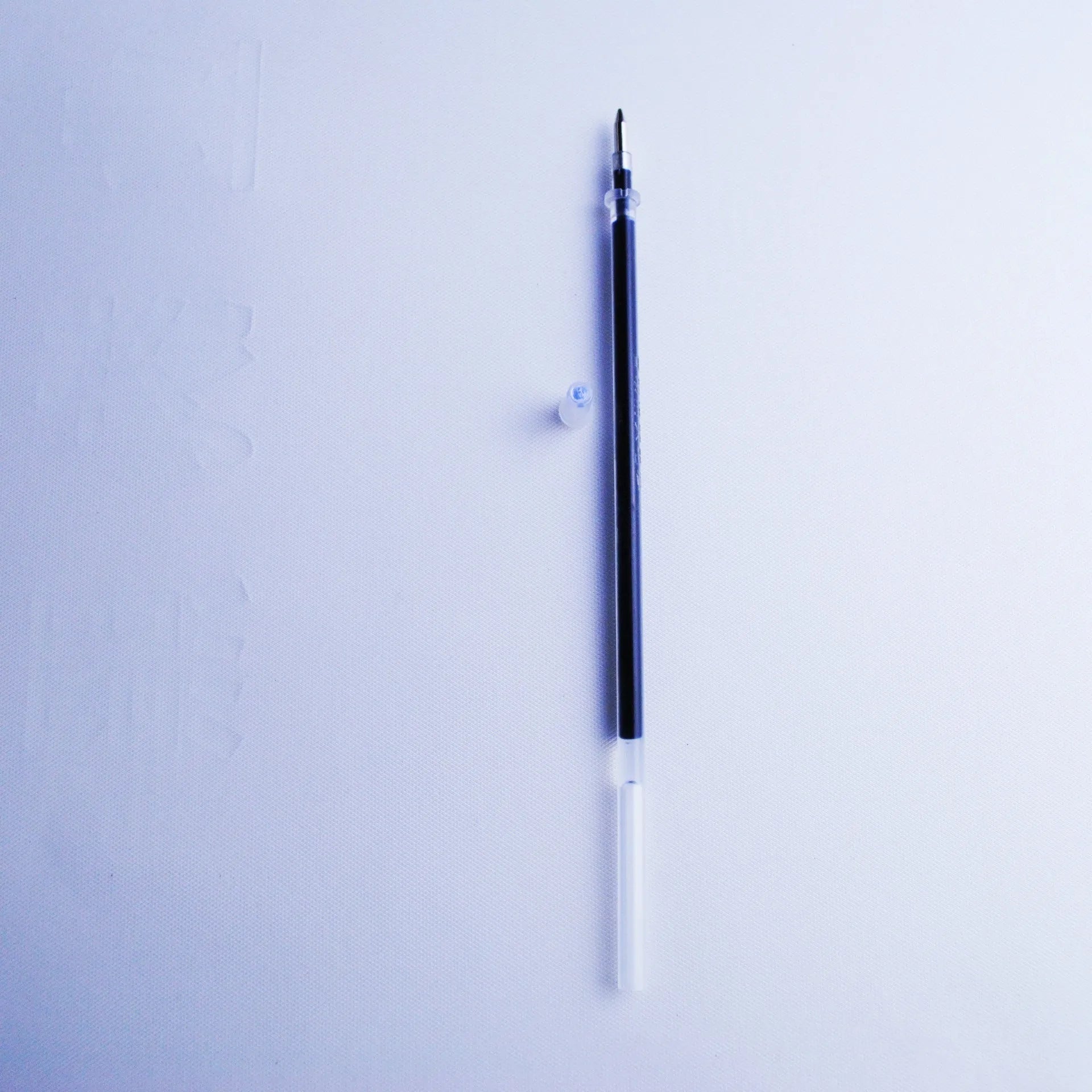 Blue automatic fading pen set with 0.5mm tip, eight refills, and 130mm plastic pen body