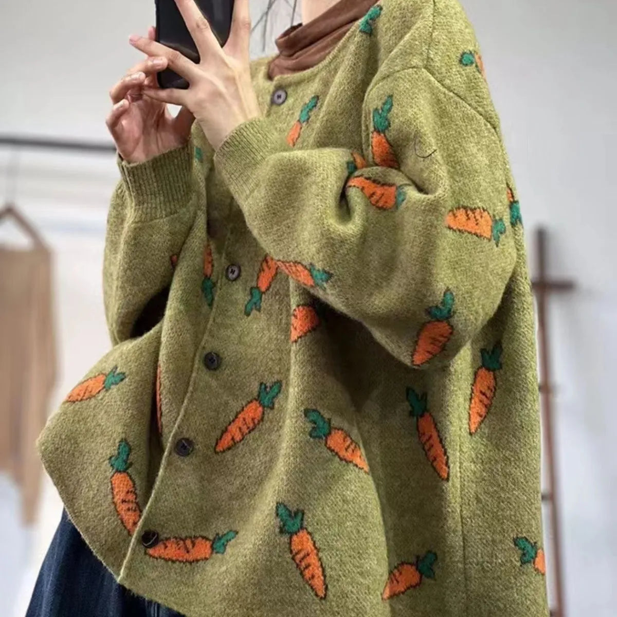 Round neck loose cardigan with Mori artistic printing in colour contrast design