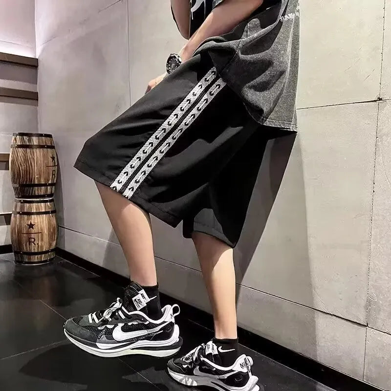 Men's loose-fitting track pants in grey with elastic waistband and baggy leg design