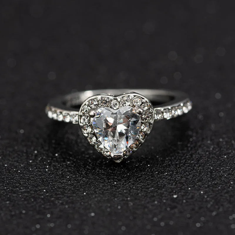 Heart-shaped crystal ring in electroplated white copper with rose gold or silvery colour option