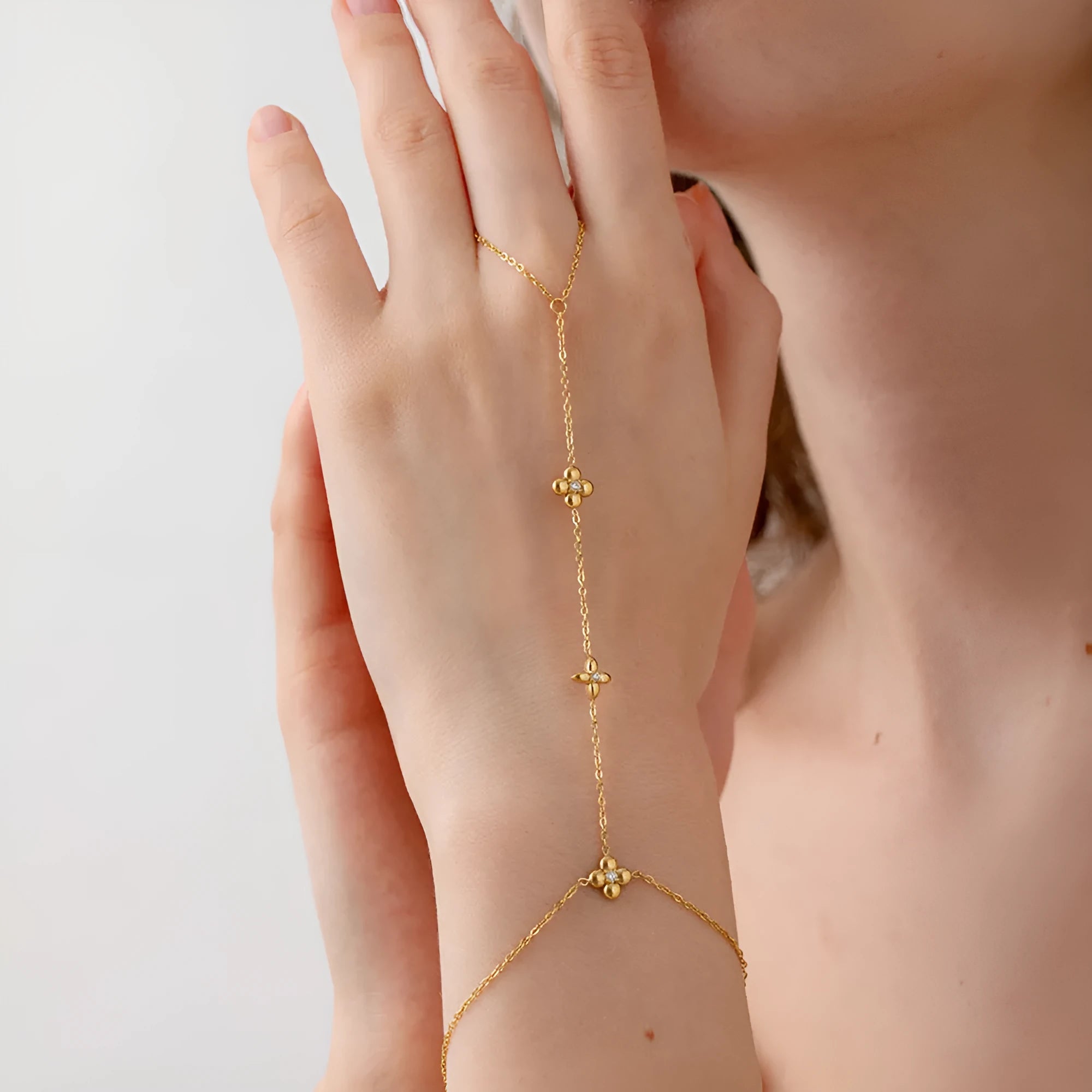 Women's gold colour stainless steel bracelet with eight-pointed stars and flower geometric design