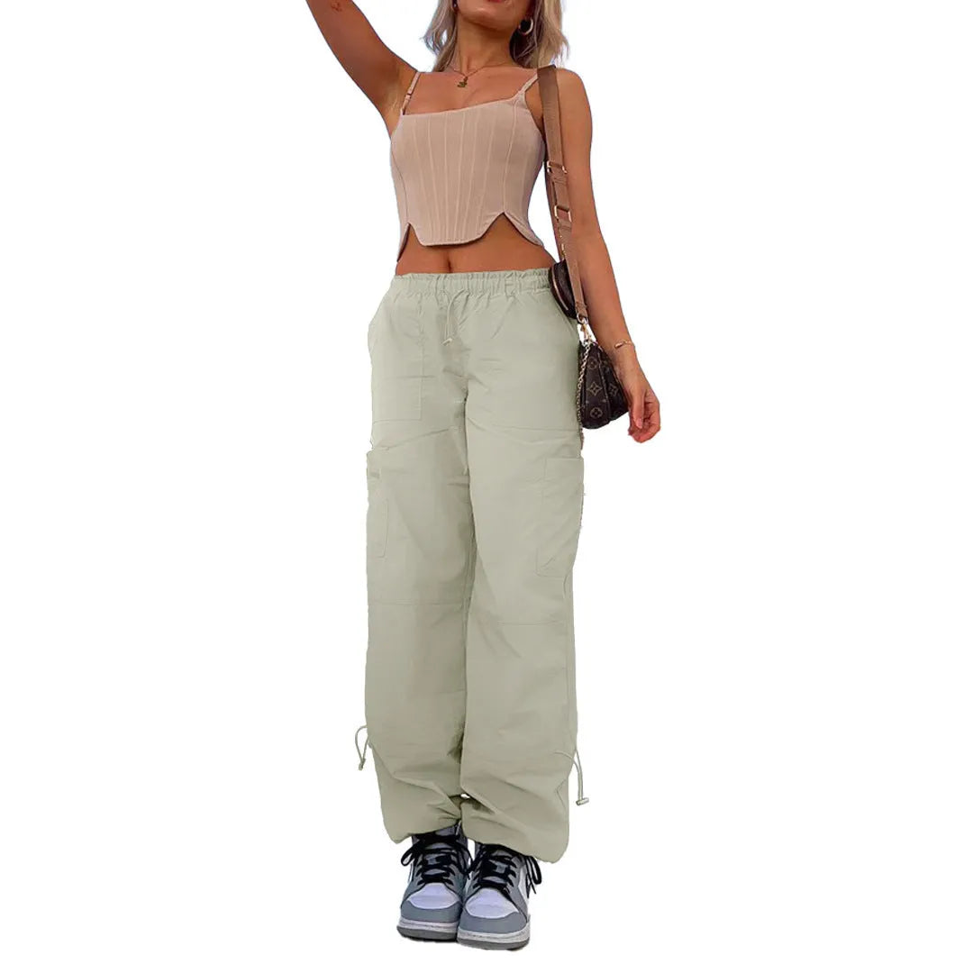 Multi-pocket cargo trousers in loose fit with mid-rise waist, available in multiple colours