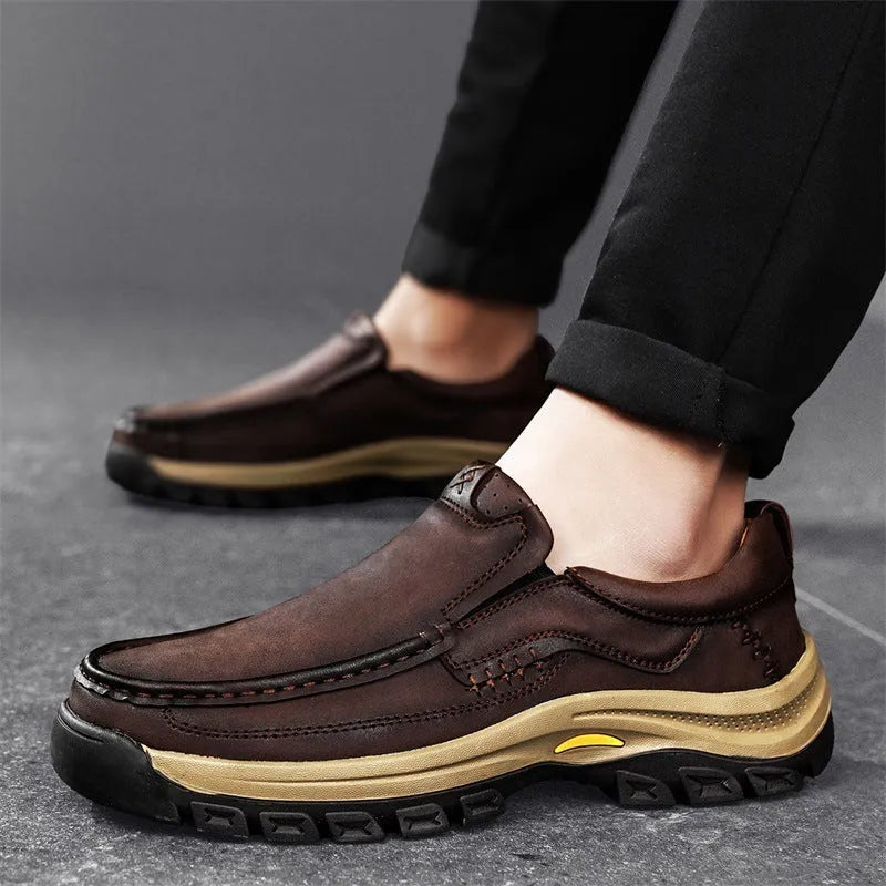 Men's black outdoor leather mountaineering shoes with thick rubber sole and round toe