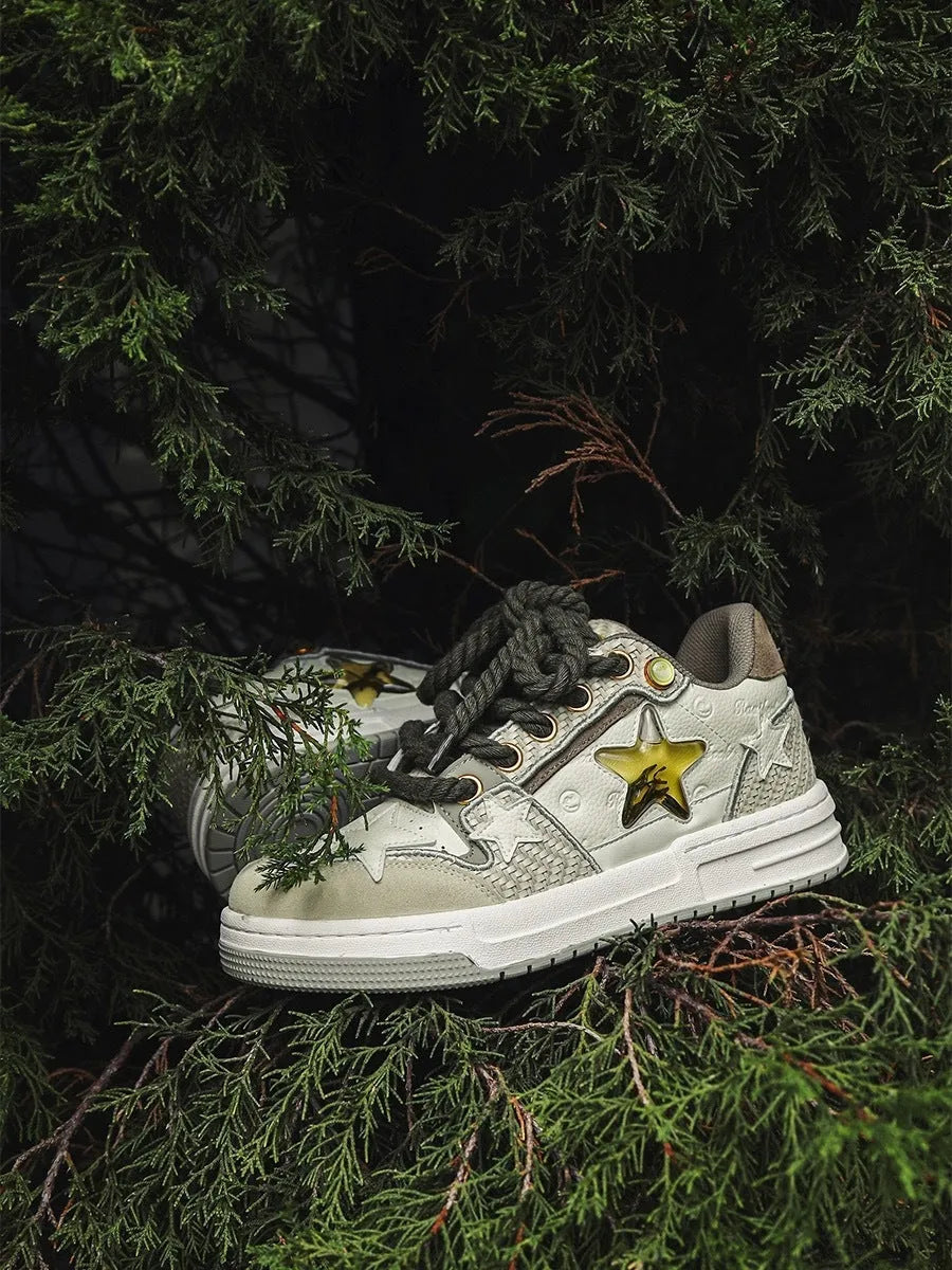 Leather low-top platform running shoes in West Lake colour with round toe and lace-up front