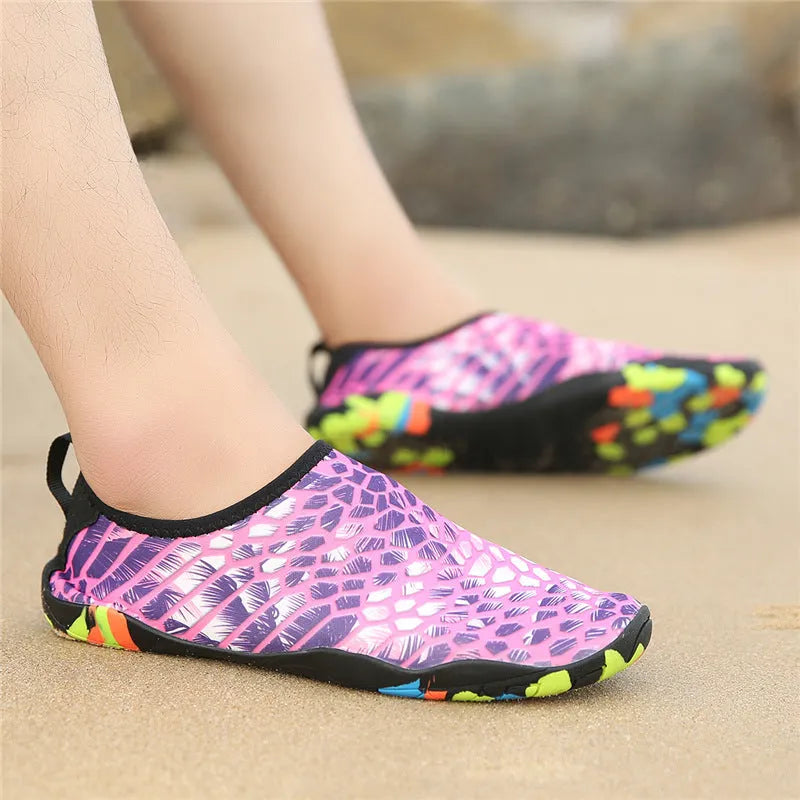 Beach wading shoes in camouflage colour with Lycra upper and EVA midsole for water activities.